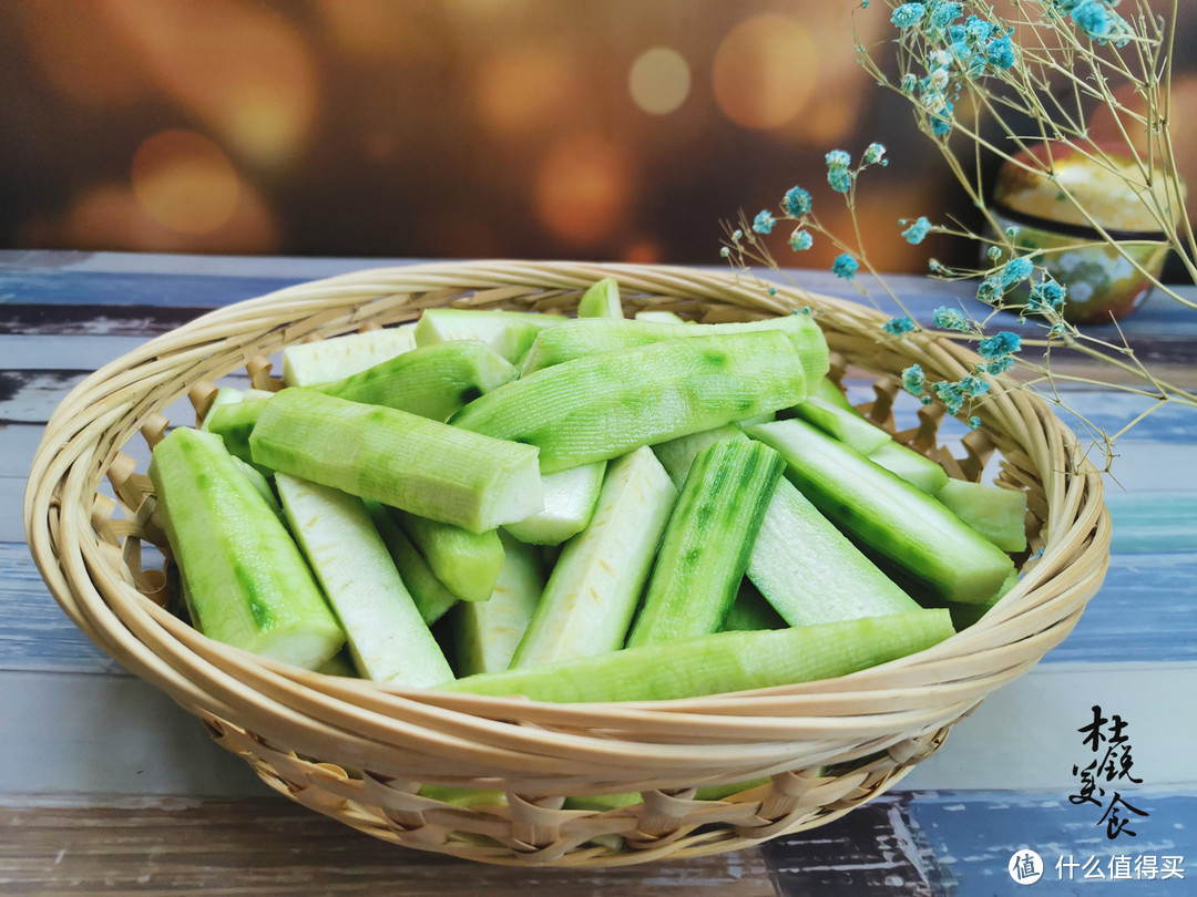 这食材是秋季女性的美人汁，搭配大虾特鲜，低脂高蛋白高维生素