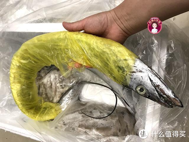 100元买条大带鱼,清蒸熬汤做出2样菜,鲜嫩得让人差点掉眼泪