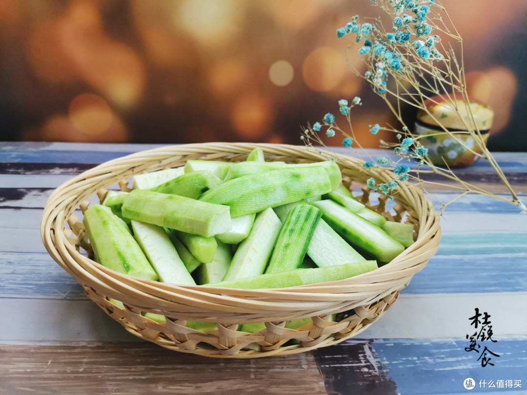 炒丝瓜,切记加入1料调入1味,5分钟出锅,成就极致鲜味