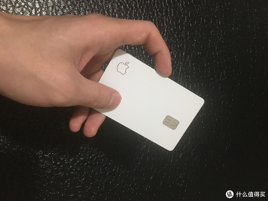 Apple card开箱：一张印有三个logo的刮痧板