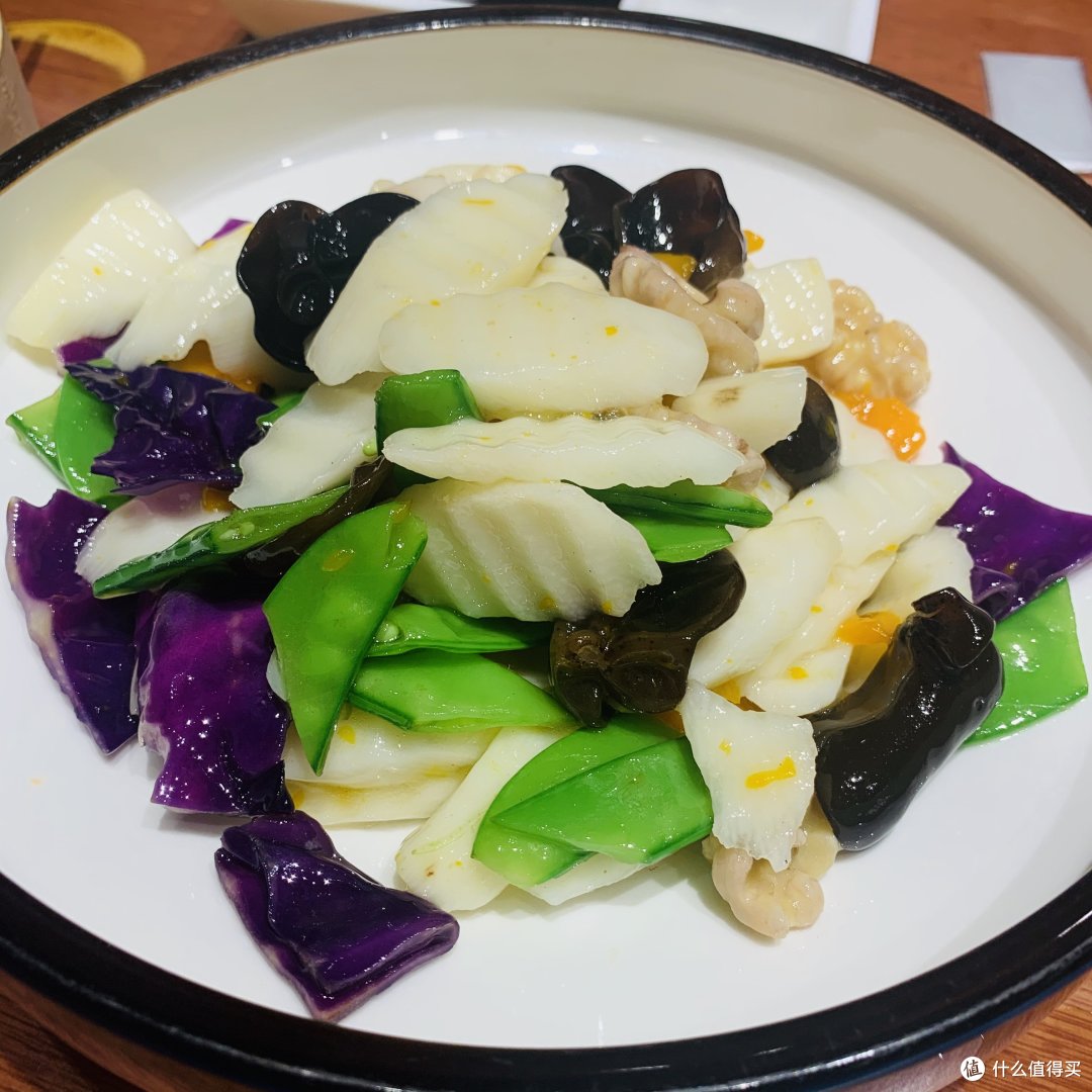 京味浓厚的北京烤鸭店,还有大龙椅可以拍照