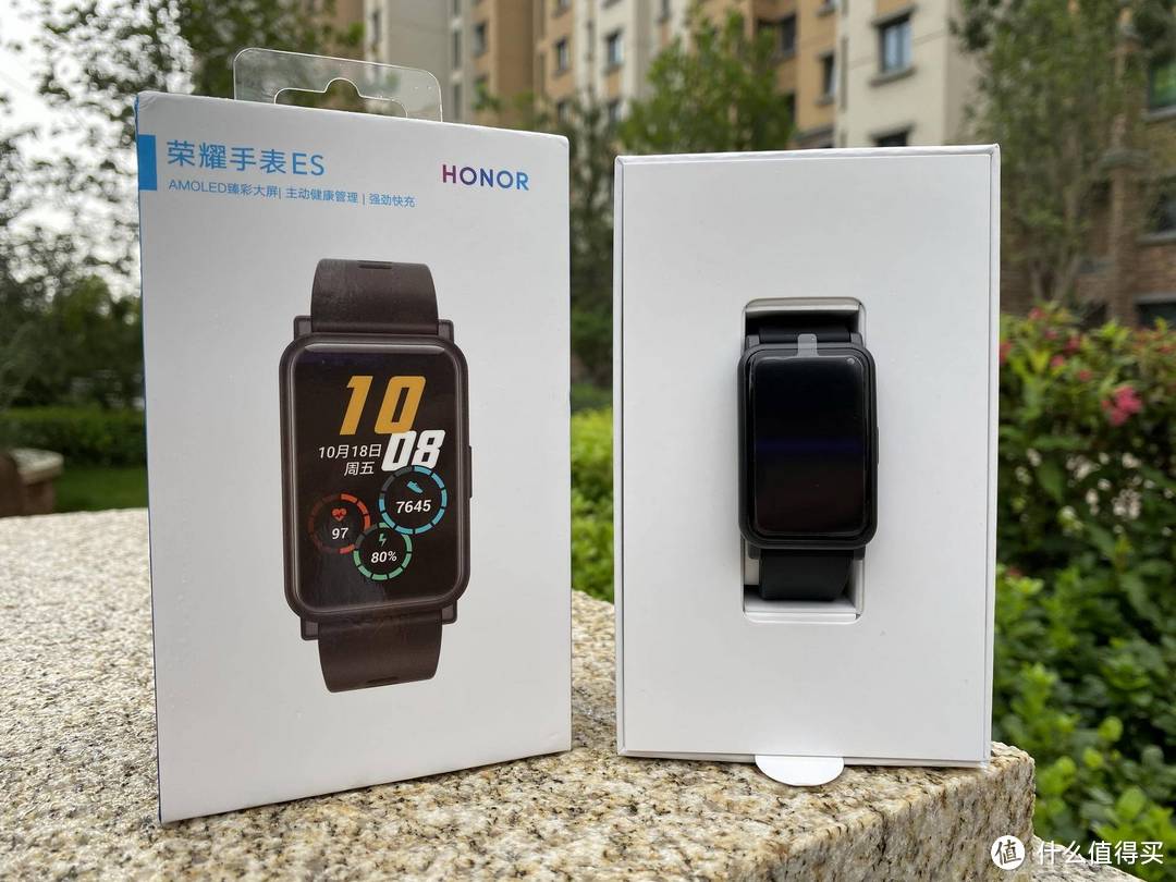 荣耀智能手表ES拆箱小测——凭什么手表不能是方的?