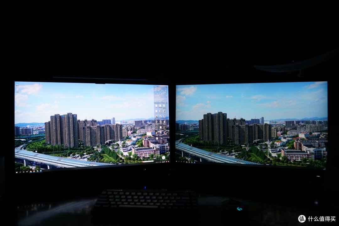左:没有智慧调光;右:有智慧调光-明基PD2705Q