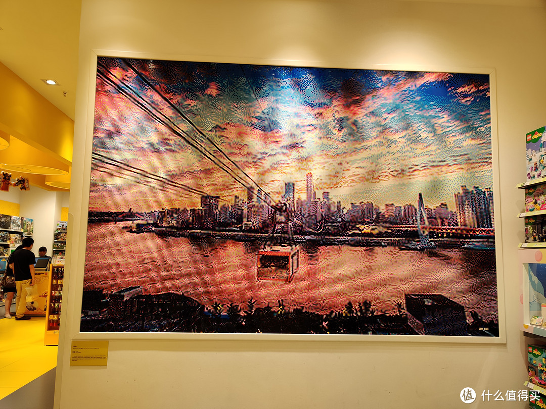 重庆来福士乐高旗舰店的乐高像素画，这幅长江索道的整体效果还是很震撼的。