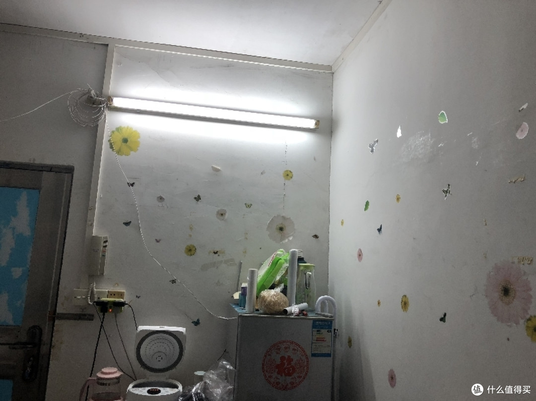 铺天盖地的贴纸