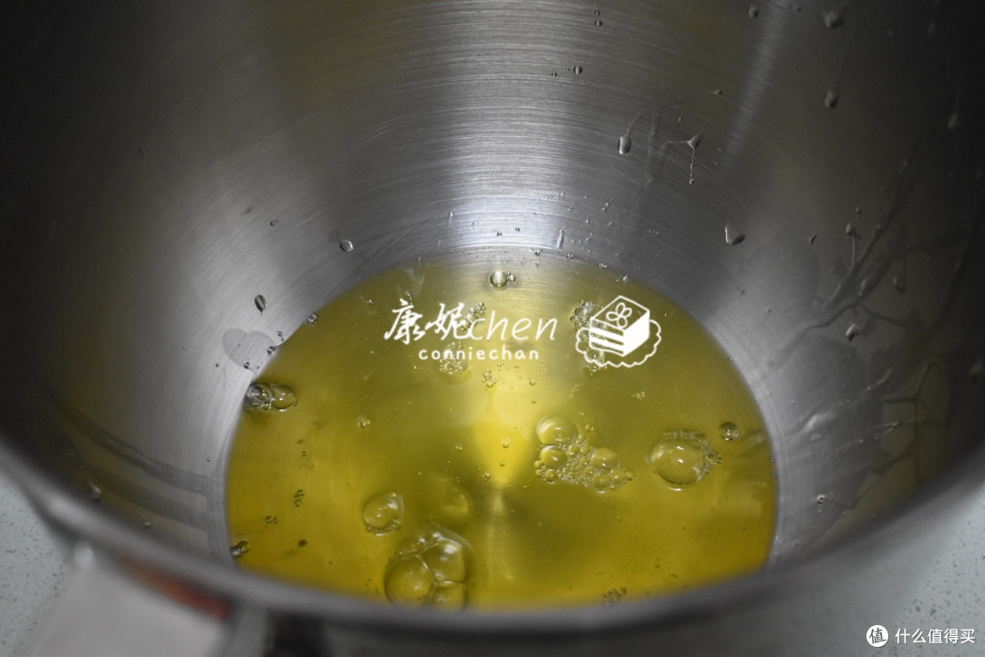 用鸡蛋做的蛋糕，不回缩很柔软，可以作为礼品送朋友