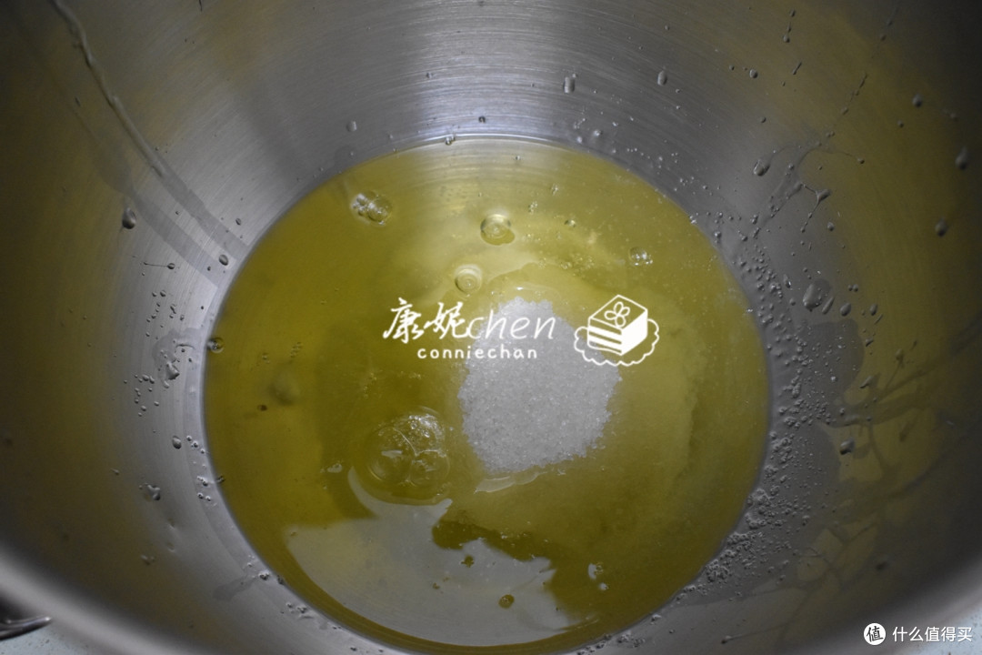 用鸡蛋做的蛋糕，不回缩很柔软，可以作为礼品送朋友