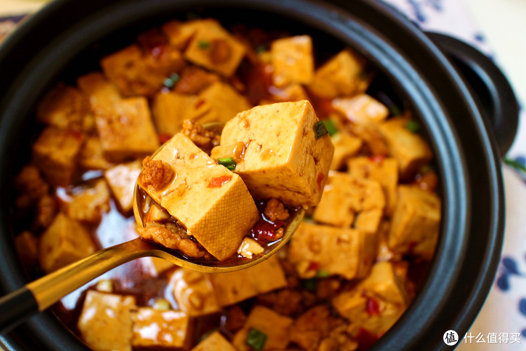 豆腐这样做麻辣鲜香，简单几步，豆腐入味又下饭，连汤汁都不剩