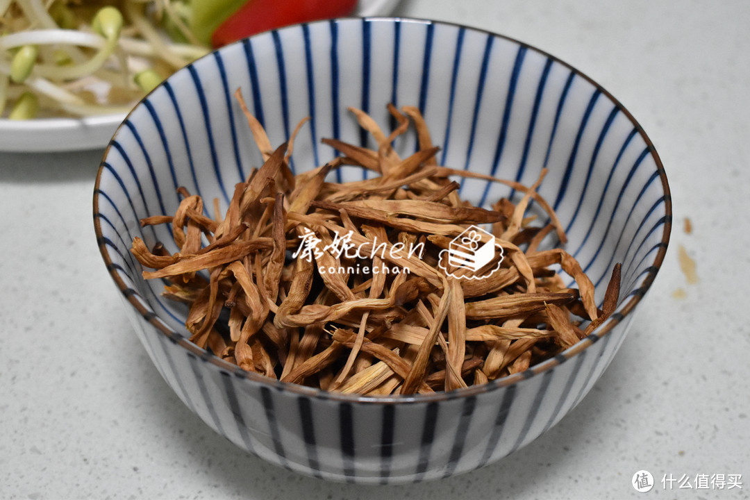 这菜价格便宜,搭配着炒鲜香味美,一大盘不够吃
