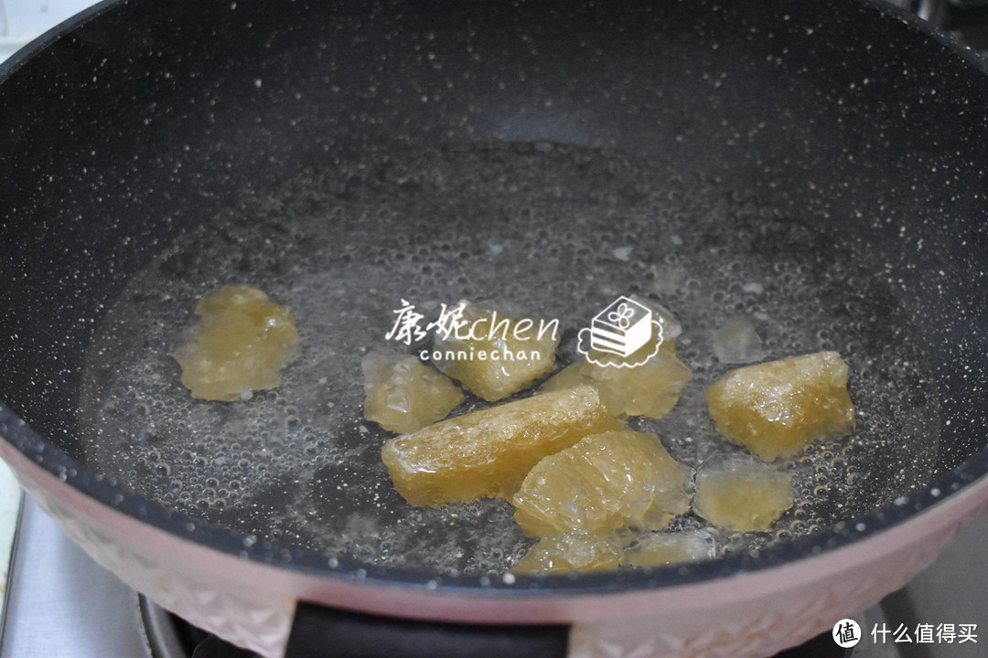 它是“地下雪梨”,拿来做这糕点,爽口有弹性