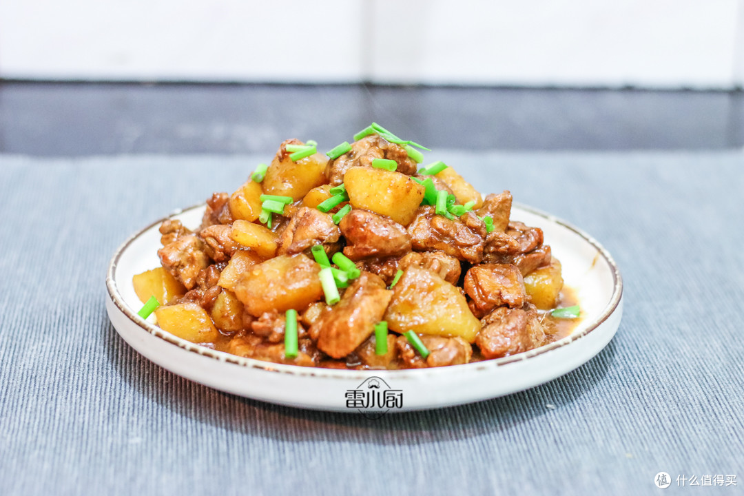 土豆这样烧比鸭肉都好吃，端上桌一家人都盯着抢！