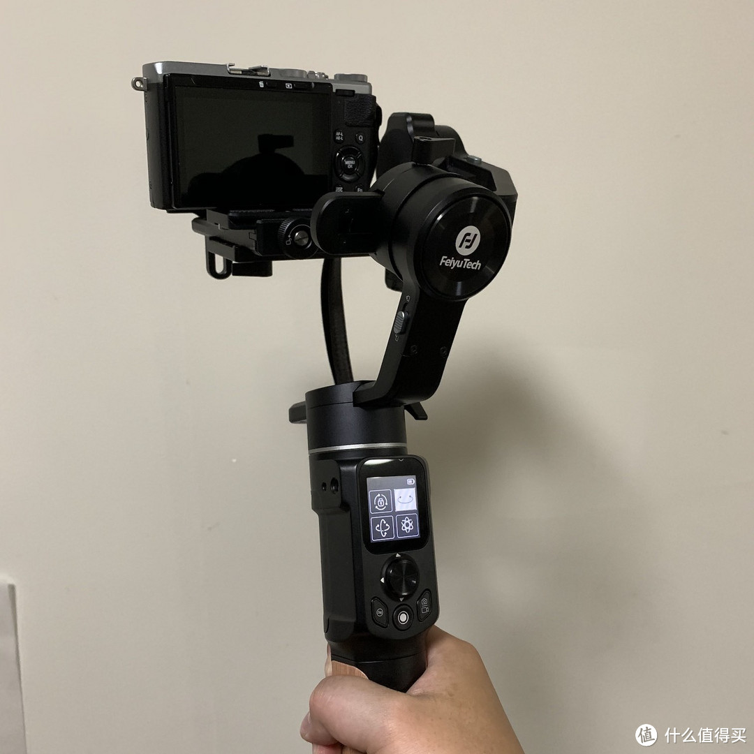 Vlogger的千元级相机稳定器性价比之选──飞宇AK2000c