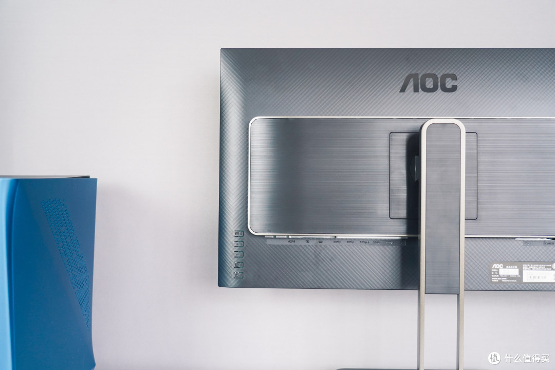 色彩与颜值两全,四边微框呈现:AOC创作设计旗舰显示器Q27U2