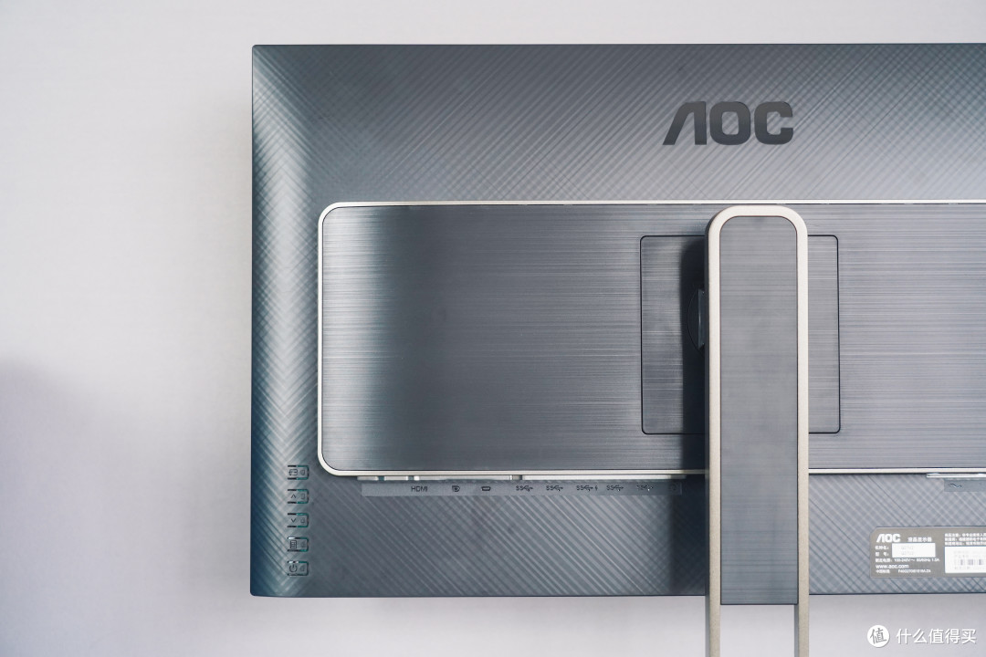 色彩与颜值两全,四边微框呈现:AOC创作设计旗舰显示器Q27U2