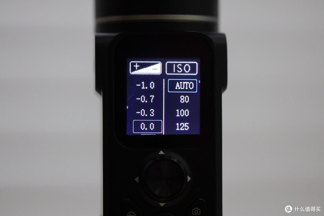 999元的小身材大能量:飞宇AK2000C 专业微单稳定器评测