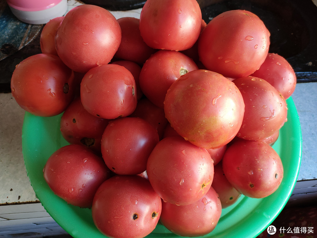 现在西红柿新鲜又便宜，用老人这做法，囤上几十斤放冬天吃