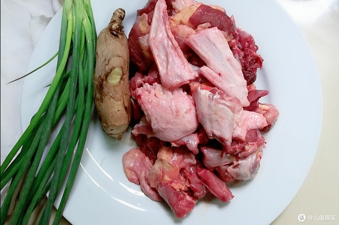 在家做红烧鸭肉，多这1个步骤，上桌抢着吃