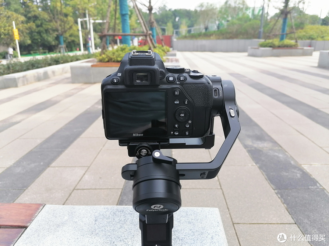 相机稳定器如何入门:飞宇AK2000C稳定器上手带你了解