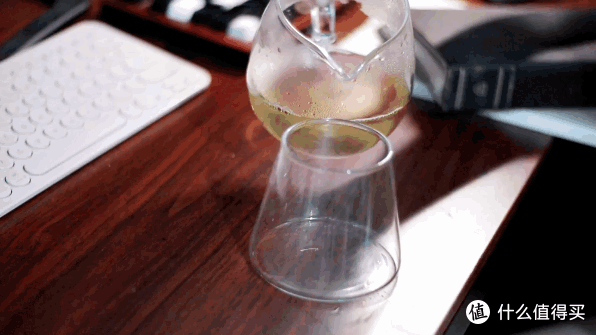 泡茶饮水二合一，即热鲜泡不等待！鸣盏即热茶饮机