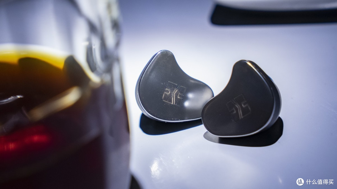 HIFIMAN TWS800 真无线耳机上手玩:金属光泽,耳放加持