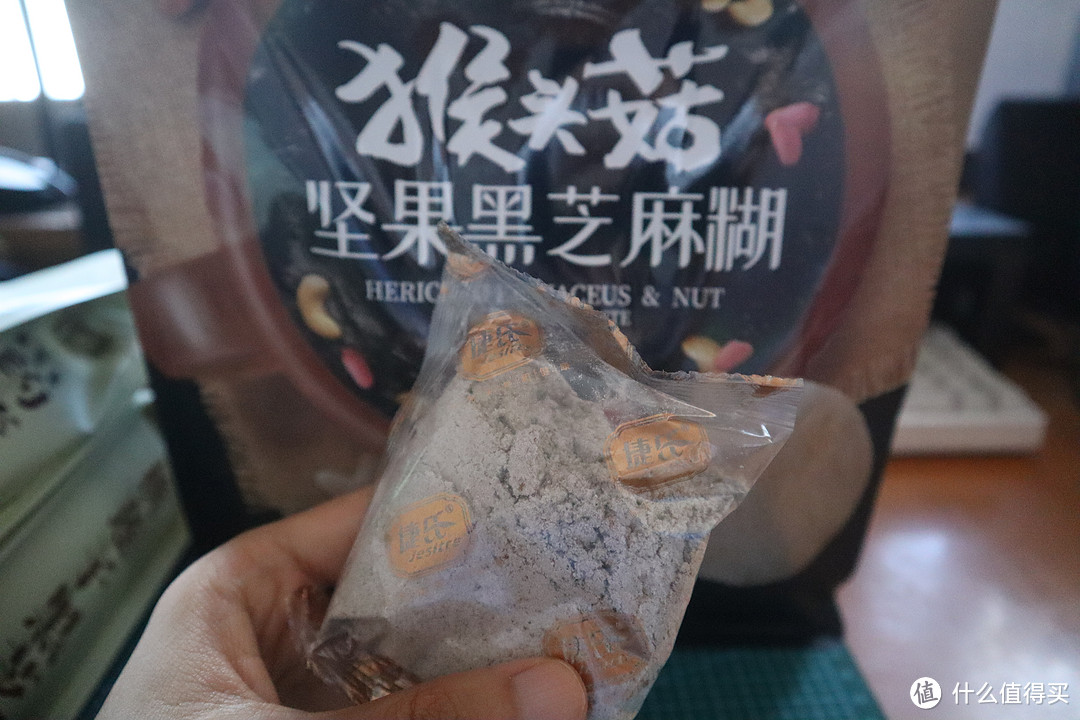 最后尝下猴头菇坚果味的吧，因为猴头菇有暖胃的功效，坚果也可以补充我日常需求，不错不错