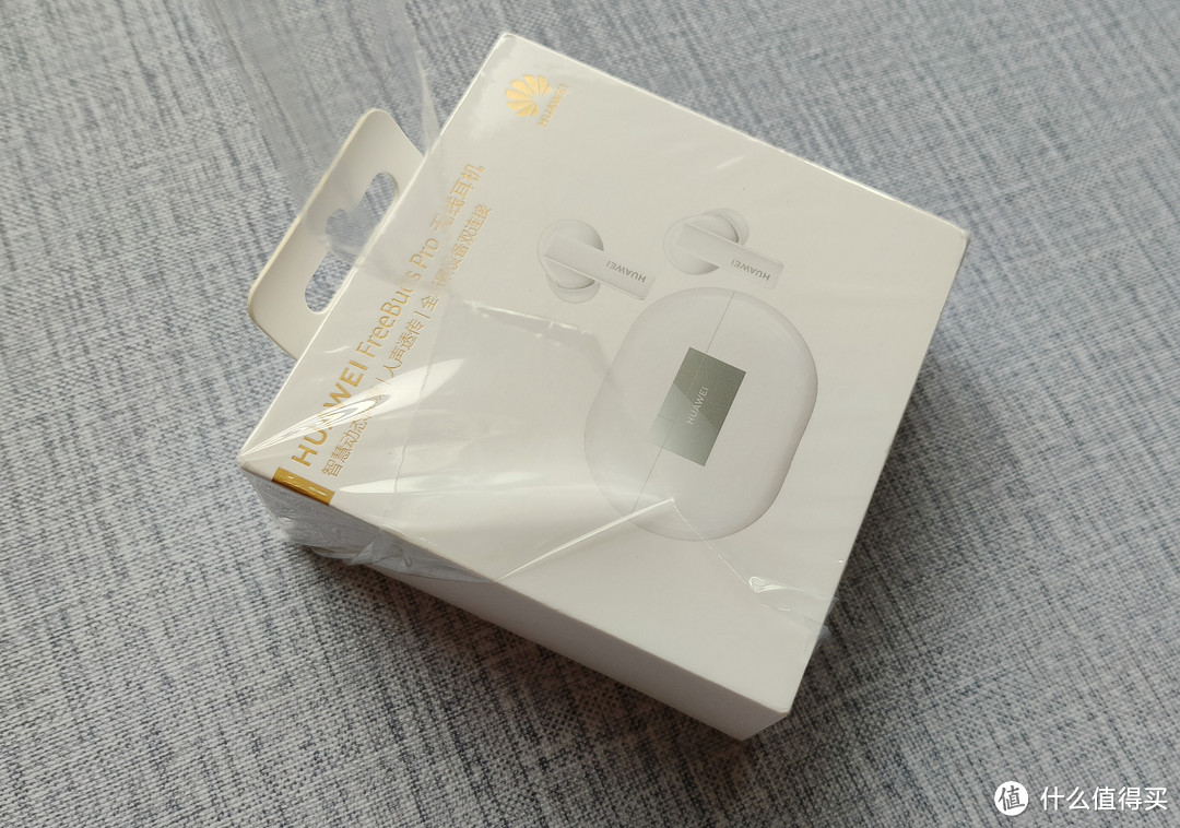 朋友最后选择入手HUAWEI FreeBuds Pro有线充版，对比我的AirPods Pro