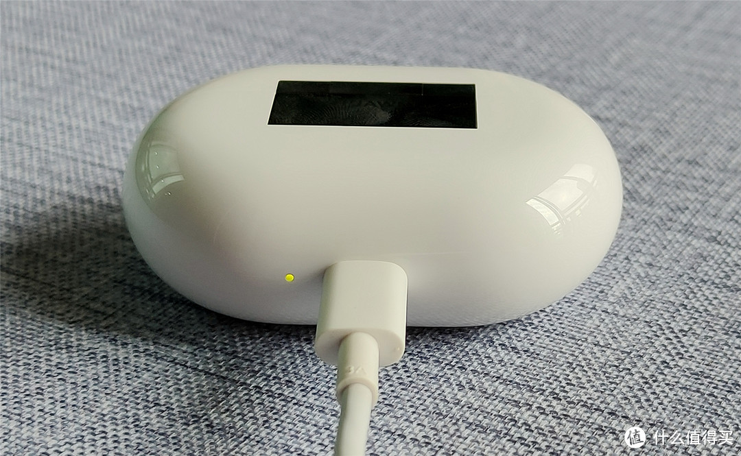 朋友最后选择入手HUAWEI FreeBuds Pro有线充版，对比我的AirPods Pro