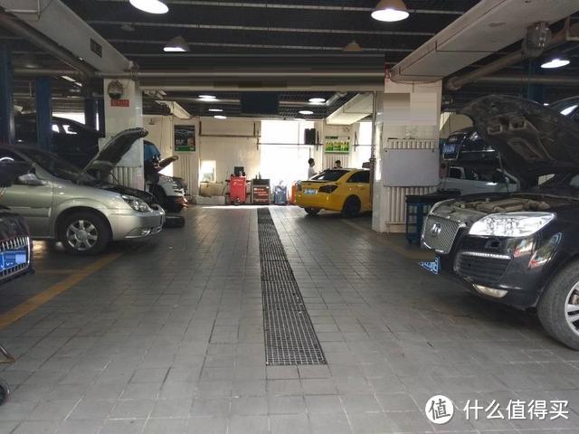 新车借出去被刮蹭,是否应该让朋友赔修车钱和折旧费?