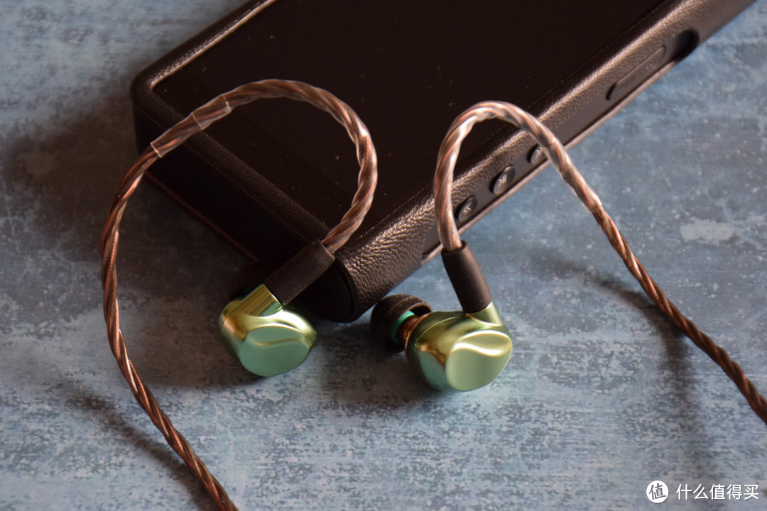 阿思翠飞鱼座耳机：颜值高声音美，全铜单元带来素质提升