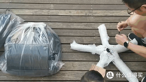被吹爆的享耀家S3A人体工学电脑办公椅好用么?直接小区楼下来了场评测!