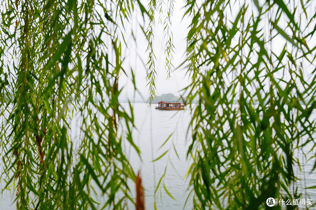 国庆节里西湖的阴雨天，徕卡直出依然精彩