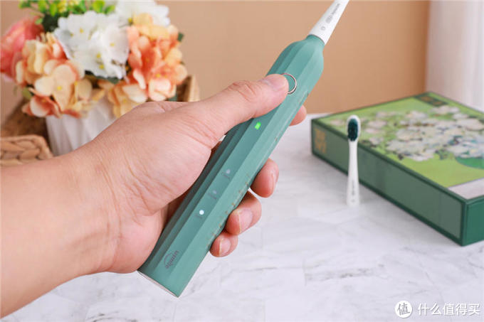刷白牙齿好几度!usmile牙刷测评