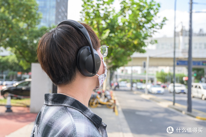 人气旗舰降噪耳机横评：索尼WH-1000XM4和Bose 700，谁才是真正的黑科技？