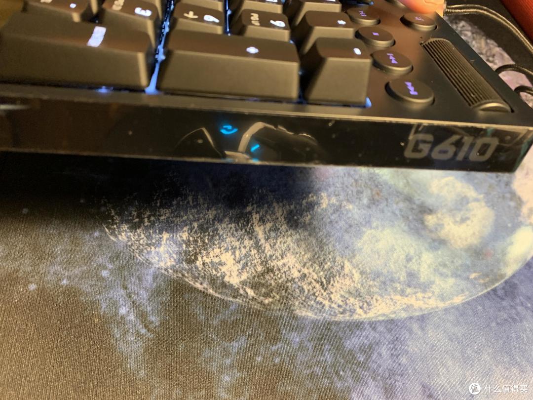 侧边也有保护贴膜,真是多撕一次膜就多爽一次啊,大家有没有
