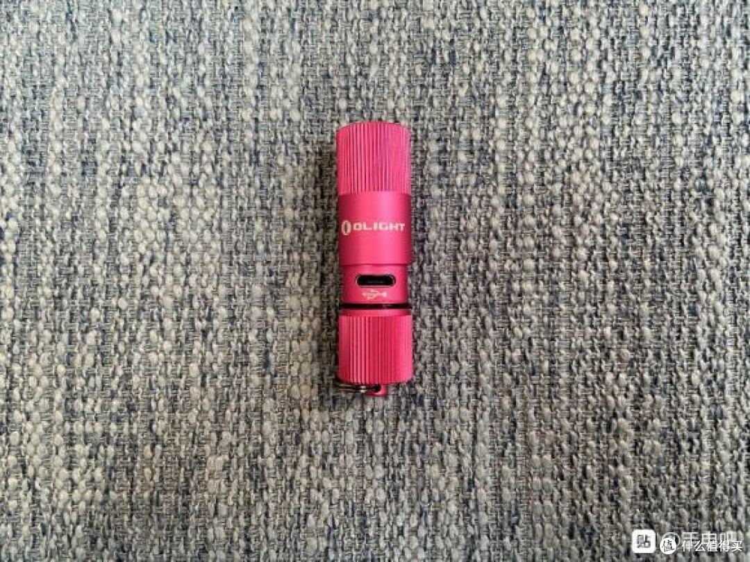 “粉色丝带”义卖款 OLIGHT 傲雷 i1R 2 EOS粉