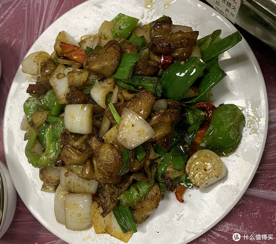 回锅肉，信阳炒菜几乎都要放辣椒，但每道菜的辣又不太一样。