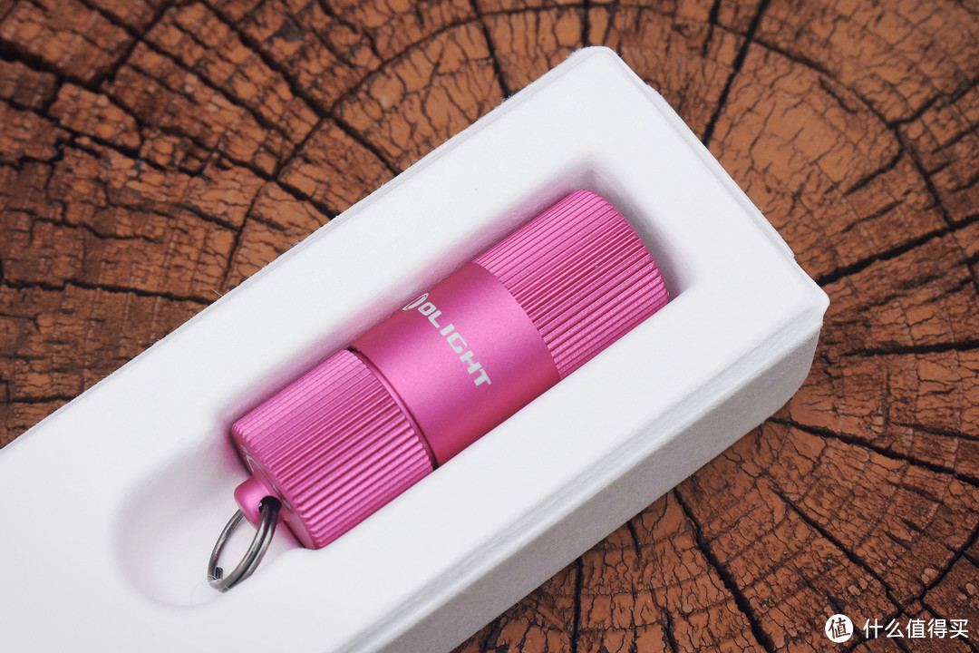 直充设计随身携带——OLIGHT i1R2粉色款钥匙手电赏玩
