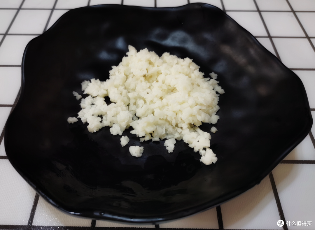 番茄丸子汤不用加淀粉,肉丸也不散且照样Q弹爽滑还带着粒粒脆感