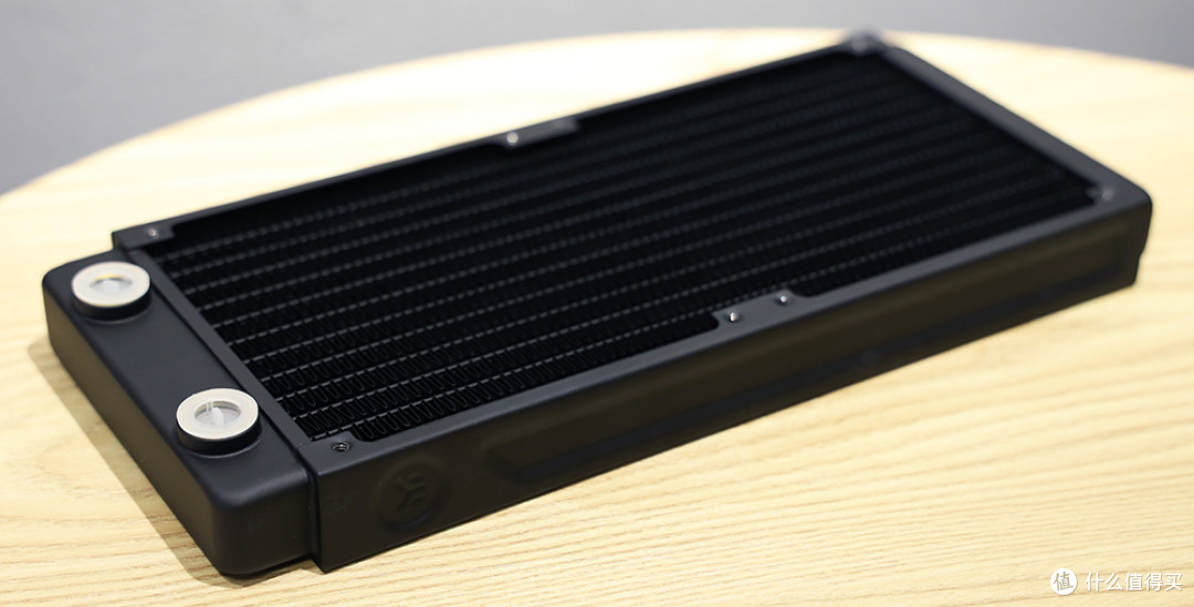EK-CoolStream Classic SE 240 冷排 外观①