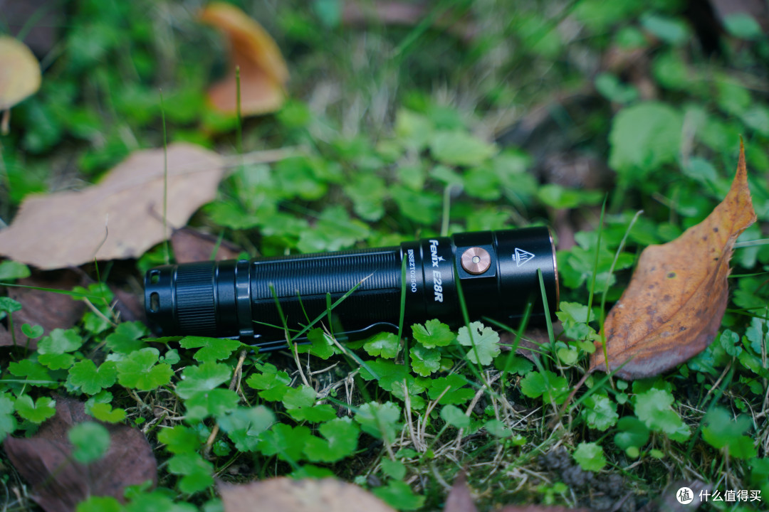 随身神器Fenix E28R EDC手电评测