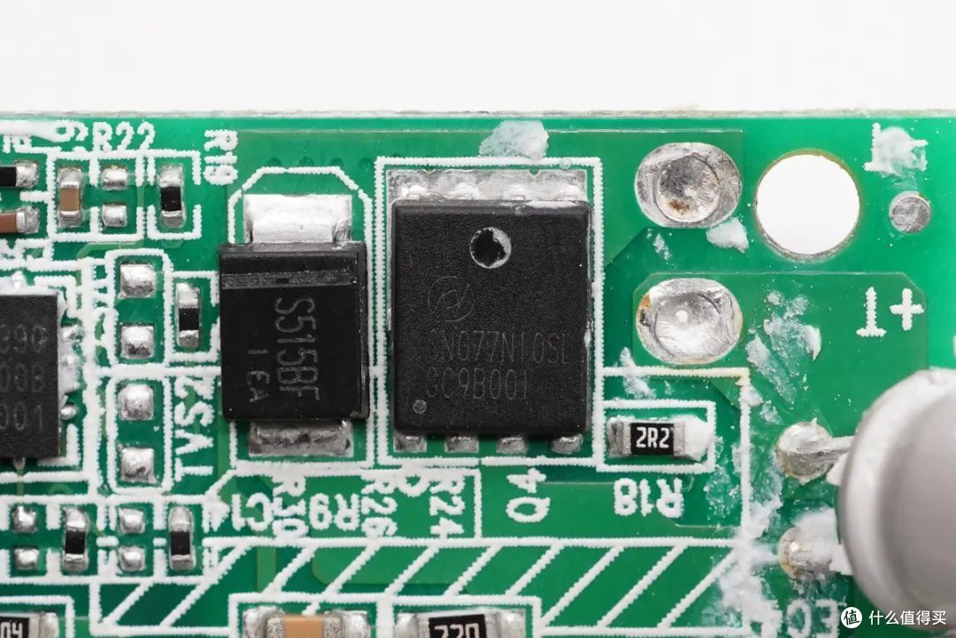 拆解报告:良值40W氮化镓USB PD快充充电器