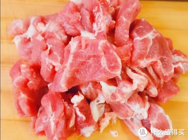 在家做木须肉，瘦肉不要直接下锅炒，多加一步，肉香嫩滑还不柴