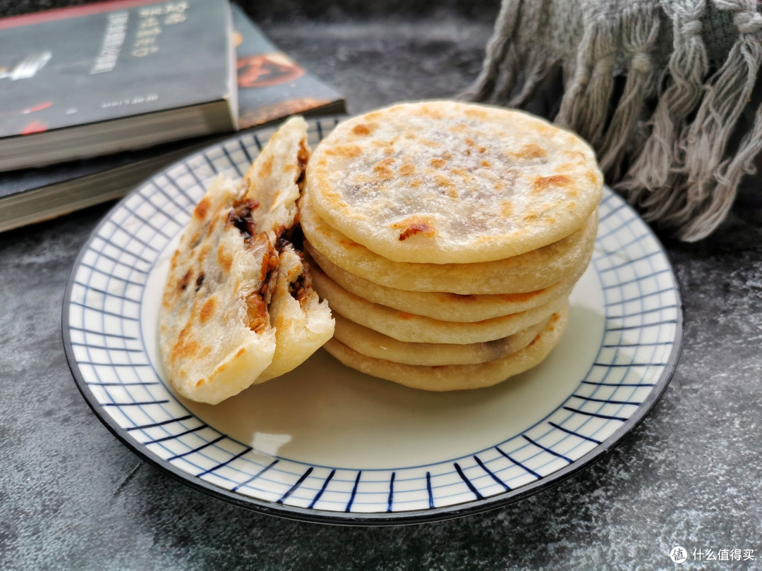 天冷了，这早餐小饼多做给孩子吃，营养暖胃，无需发面，柔软筋道