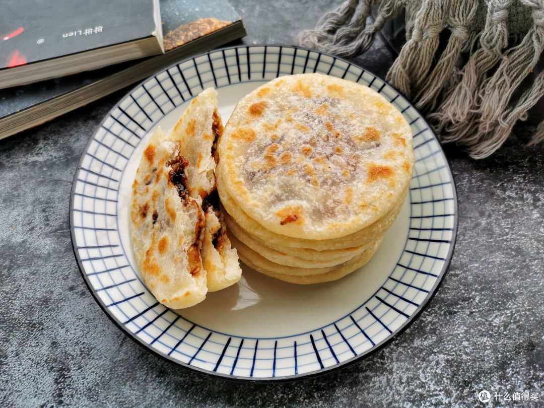 天冷了，这早餐小饼多做给孩子吃，营养暖胃，无需发面，柔软筋道