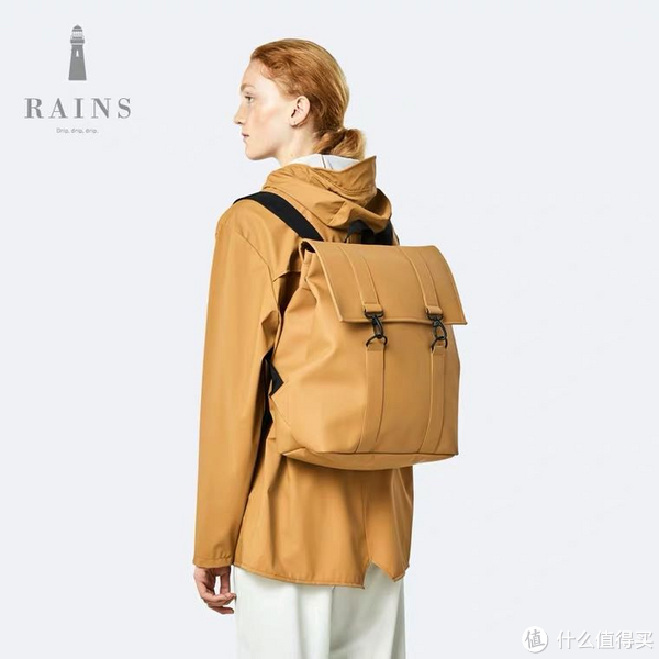 Rains Msn Bag 在刷某音时看到一个女生背的，觉得很好看，版型设计很喜欢，皮质质感很好，品牌也主打防水，不过空间略小，肩带很细，毫无减负可言，且反馈质量略差