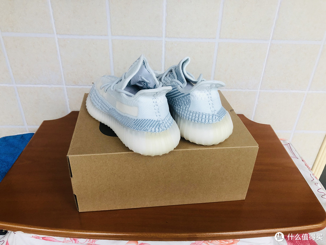 年初买冰蓝,年中笑开颜--yeezy 350 冰蓝