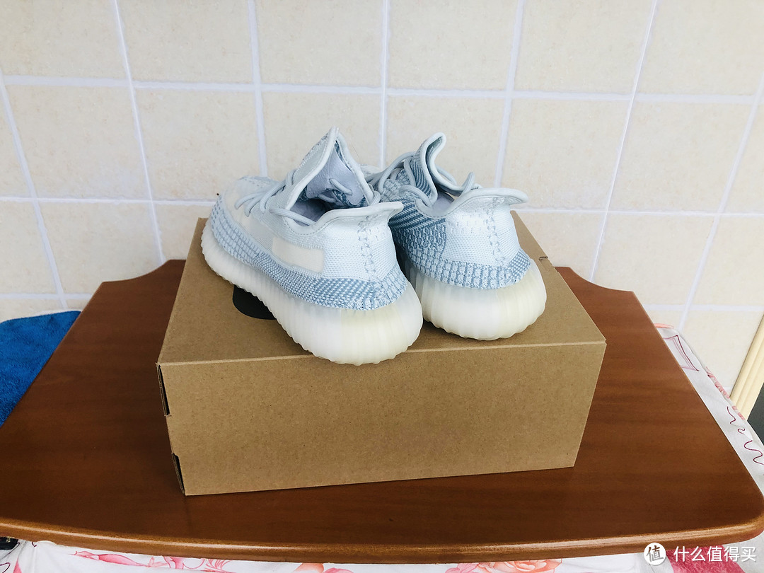 年初买冰蓝，年中笑开颜--yeezy 350 冰蓝