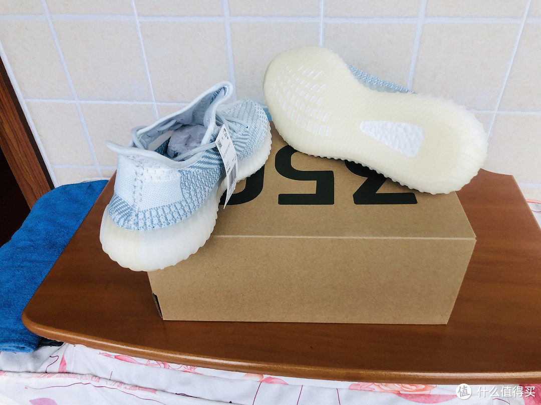 年初买冰蓝，年中笑开颜--yeezy 350 冰蓝