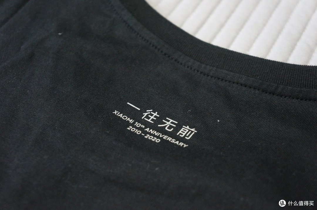 虽然有移动广告牌的嫌疑,但1元钱的T恤难道它不香吗?