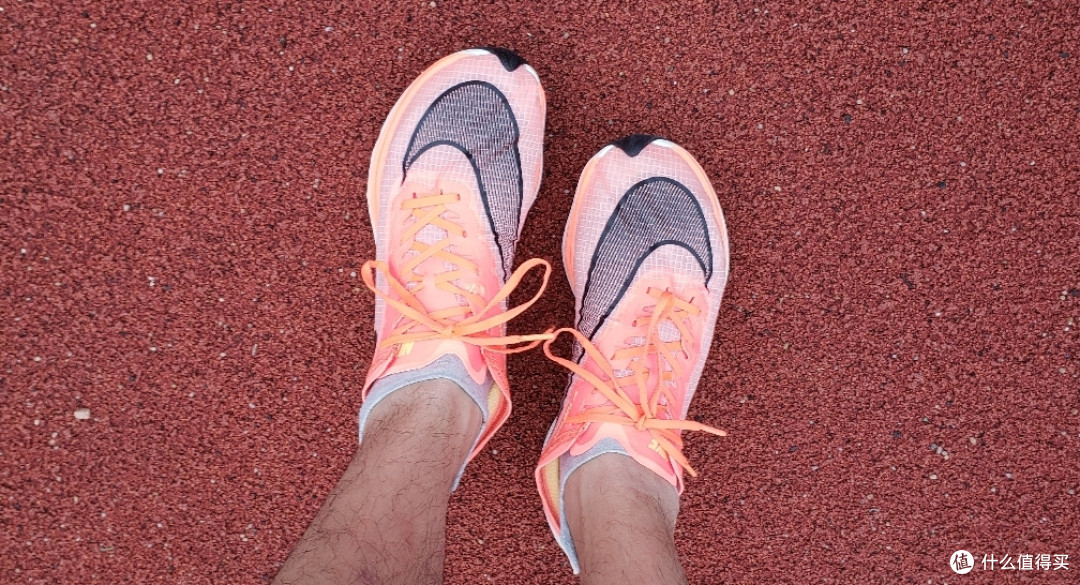 出差期间买双禁赛鞋vaporfly zoomx %,周末约跑装备不能输